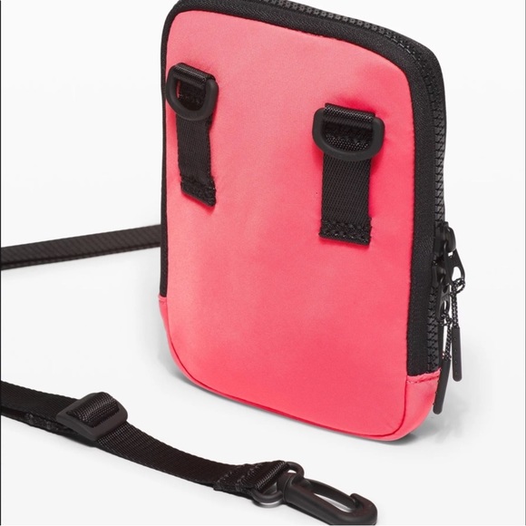 Lululemon Easy Access Crossbody - Picture 4 of 6